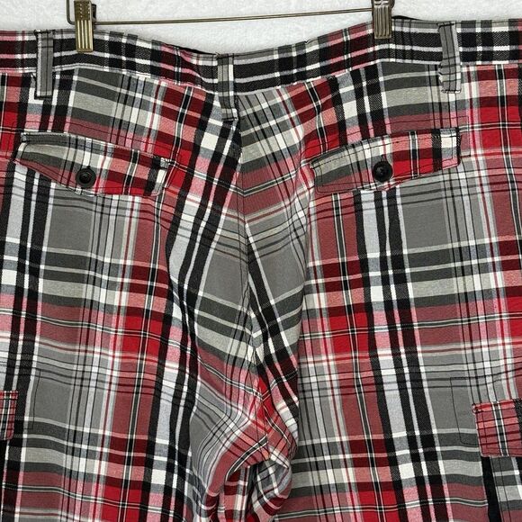 GB Red Plaid Cargo Shorts Mens Size 42 Regular Fit Flat Front Button Zip - Picture 8 of 16
